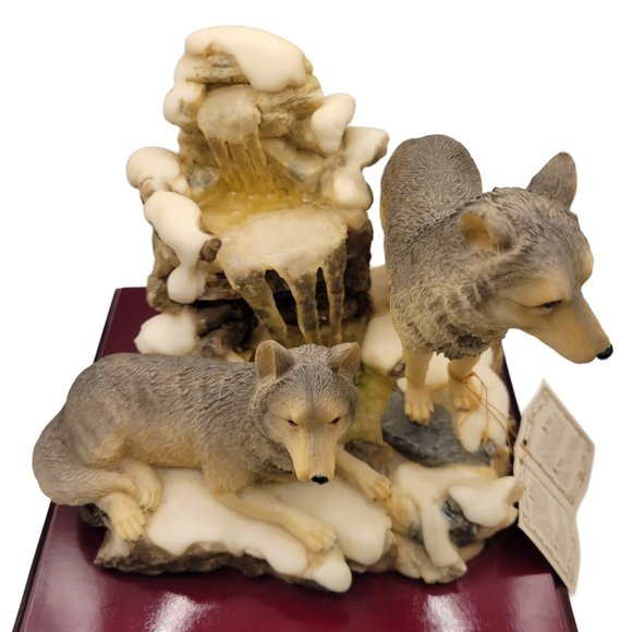 Ruby's Collection Wolves Figurine - Picture 4 of 9